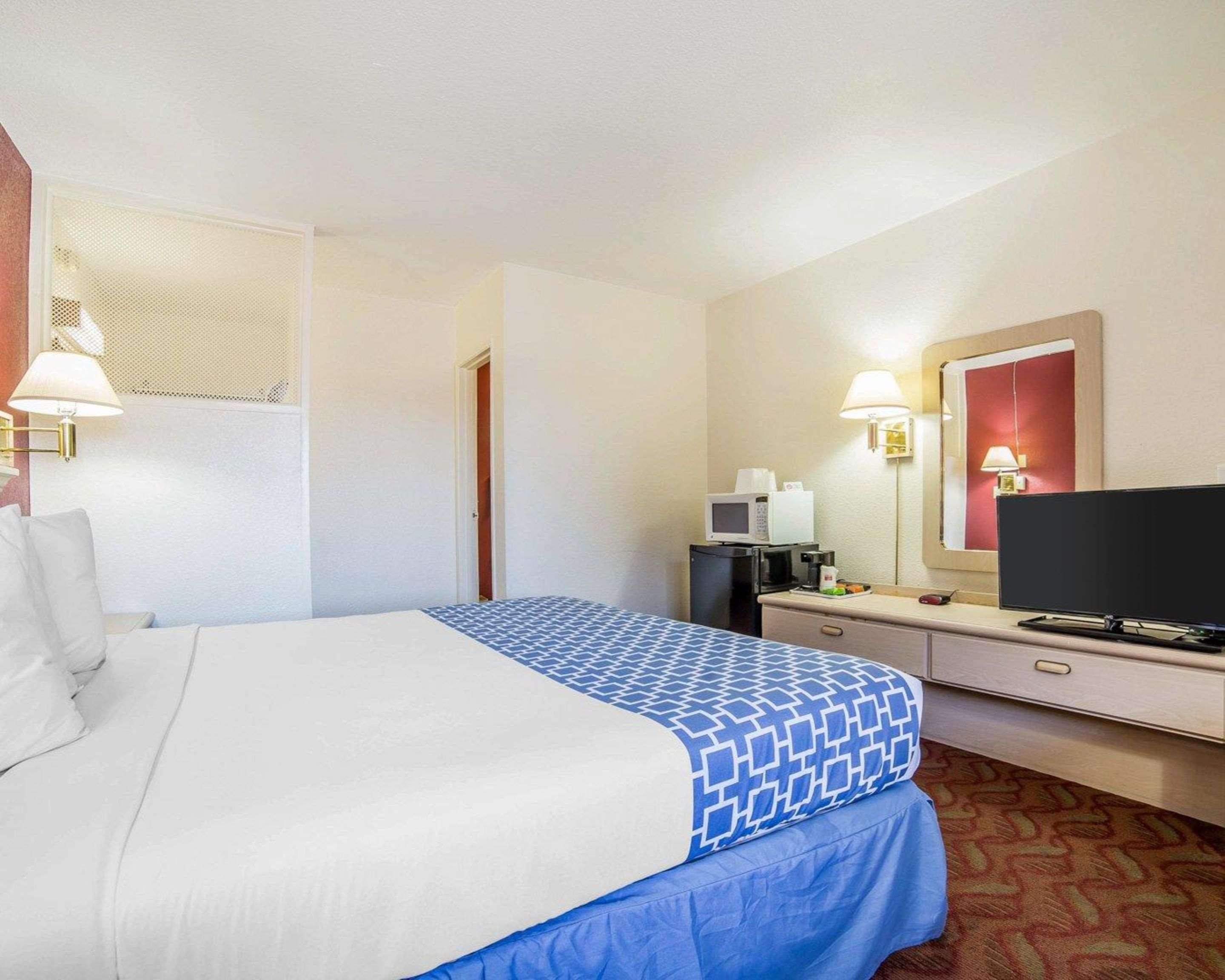 Econo Lodge Fallon Naval Air Station Area Экстерьер фото