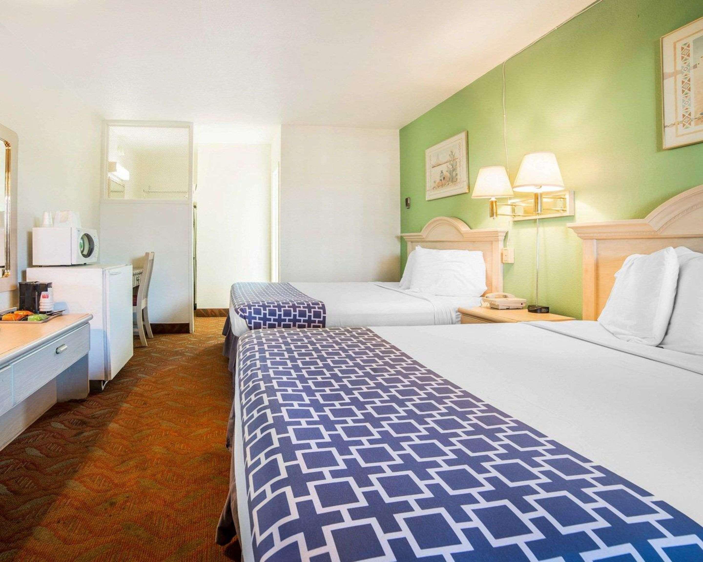 Econo Lodge Fallon Naval Air Station Area Экстерьер фото