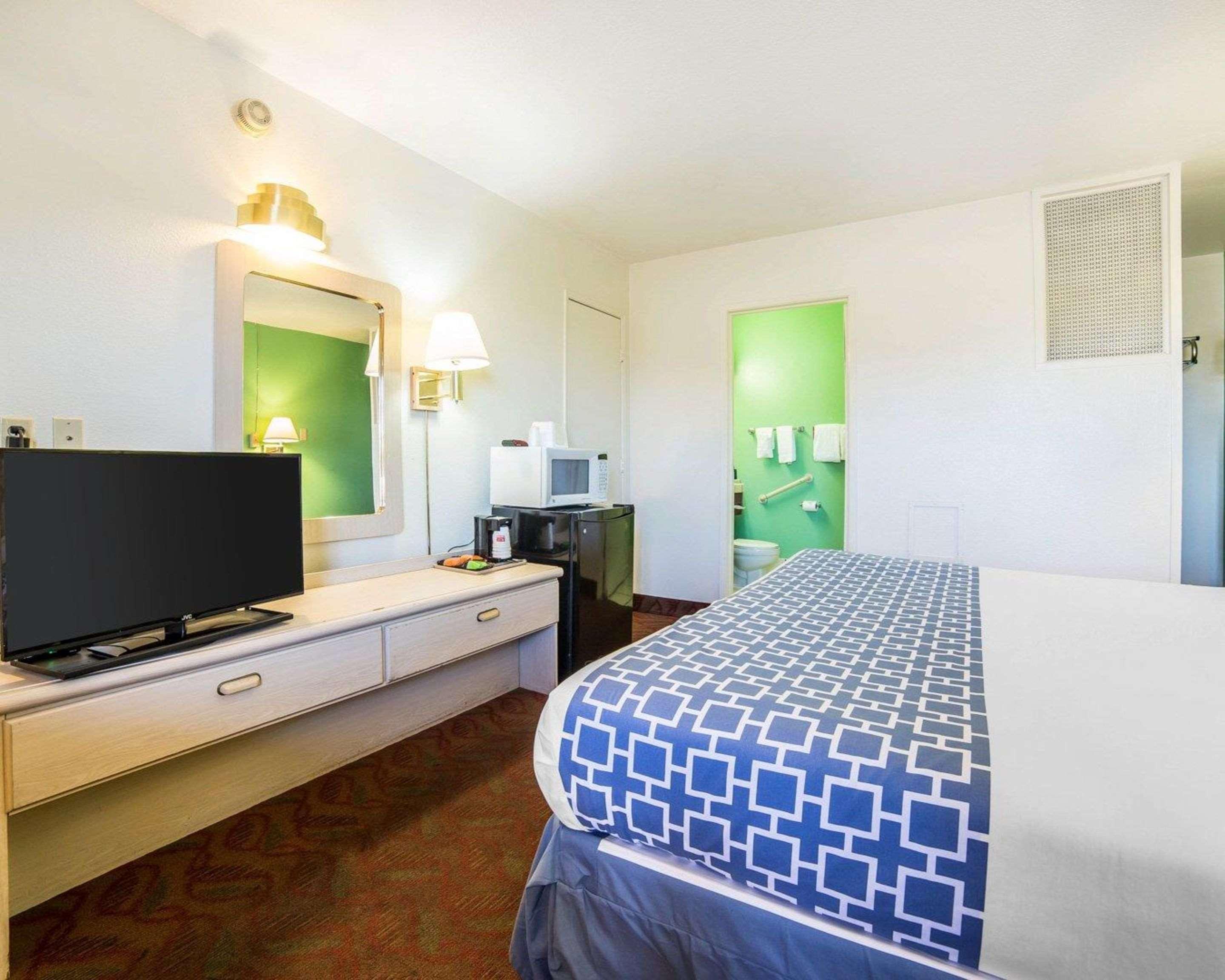 Econo Lodge Fallon Naval Air Station Area Экстерьер фото