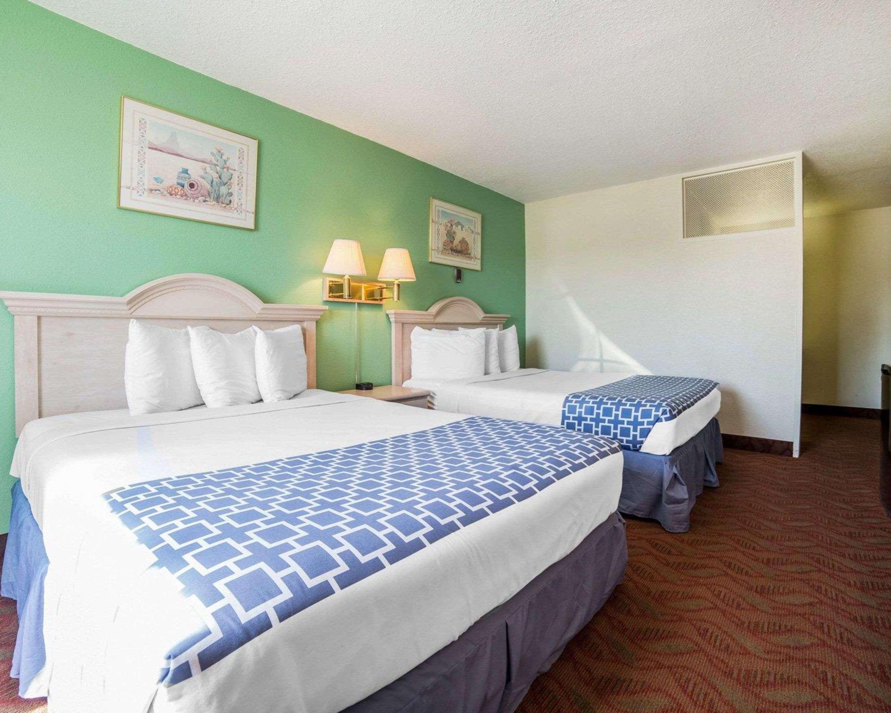 Econo Lodge Fallon Naval Air Station Area Экстерьер фото