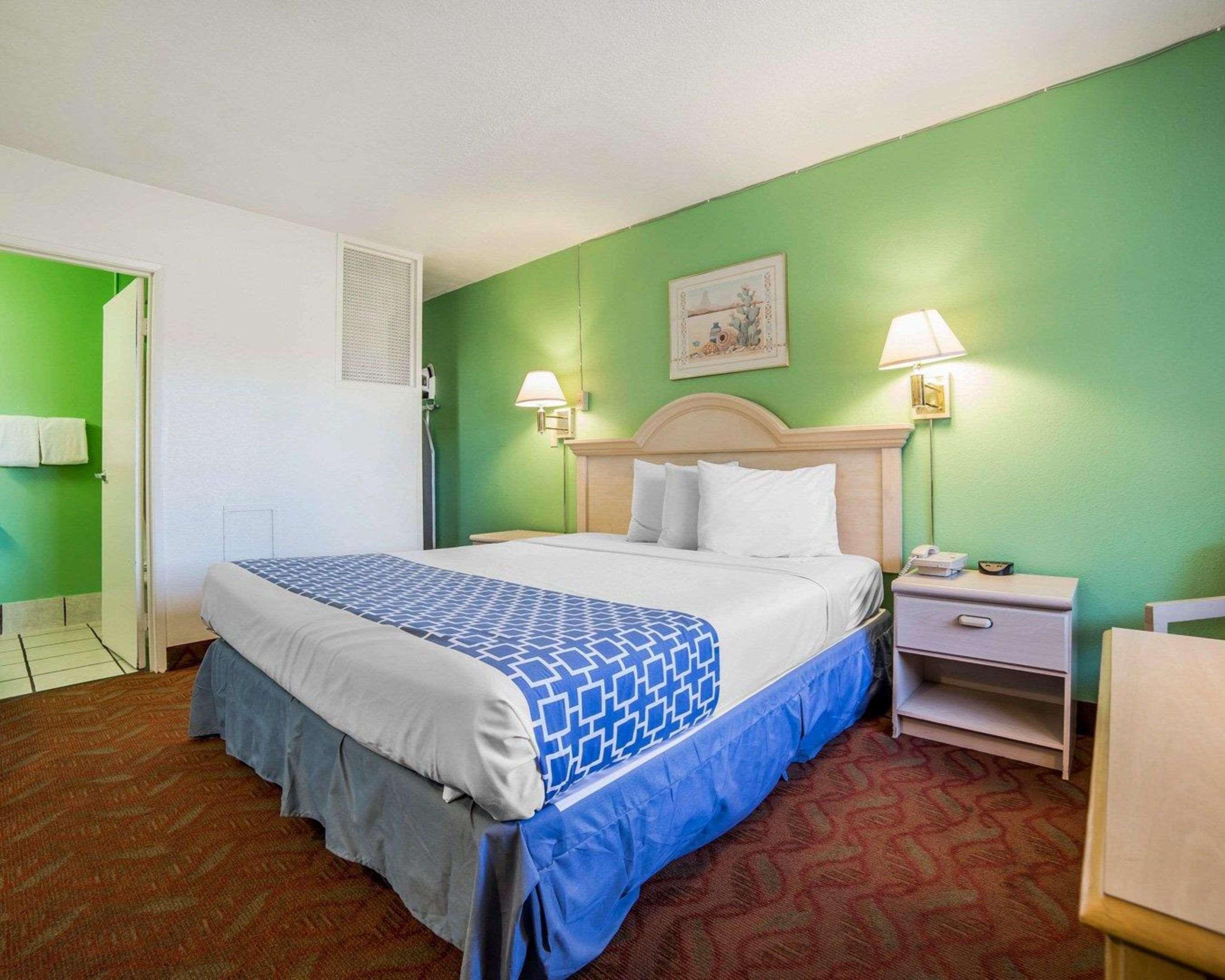 Econo Lodge Fallon Naval Air Station Area Экстерьер фото