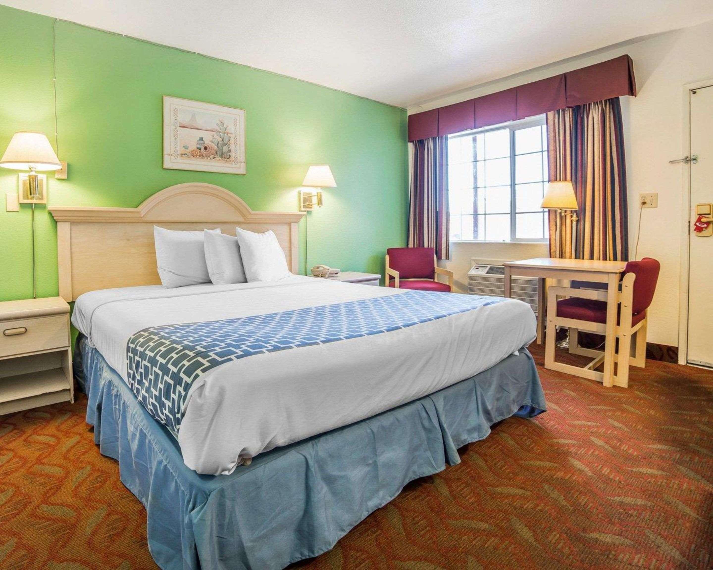Econo Lodge Fallon Naval Air Station Area Экстерьер фото