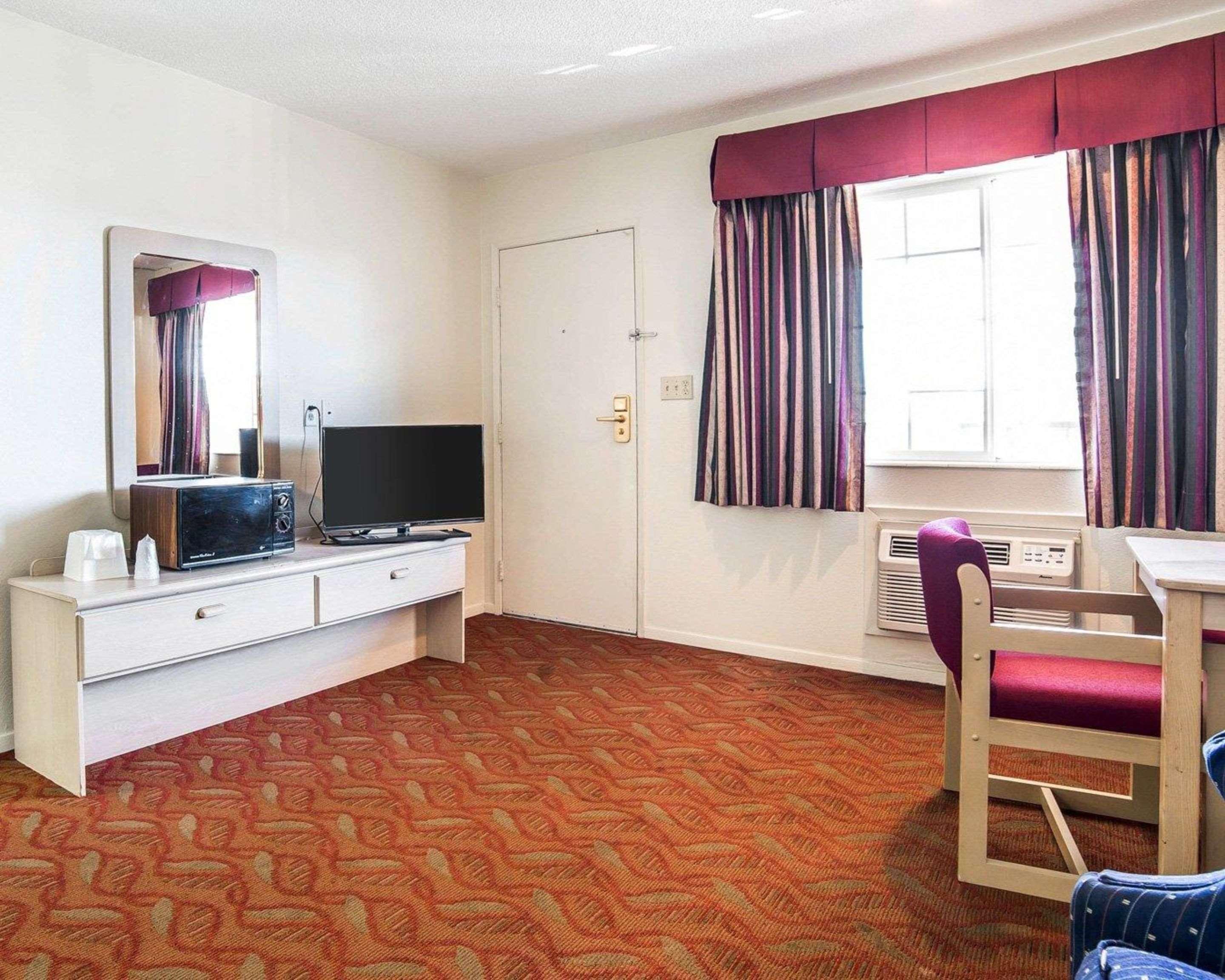 Econo Lodge Fallon Naval Air Station Area Экстерьер фото