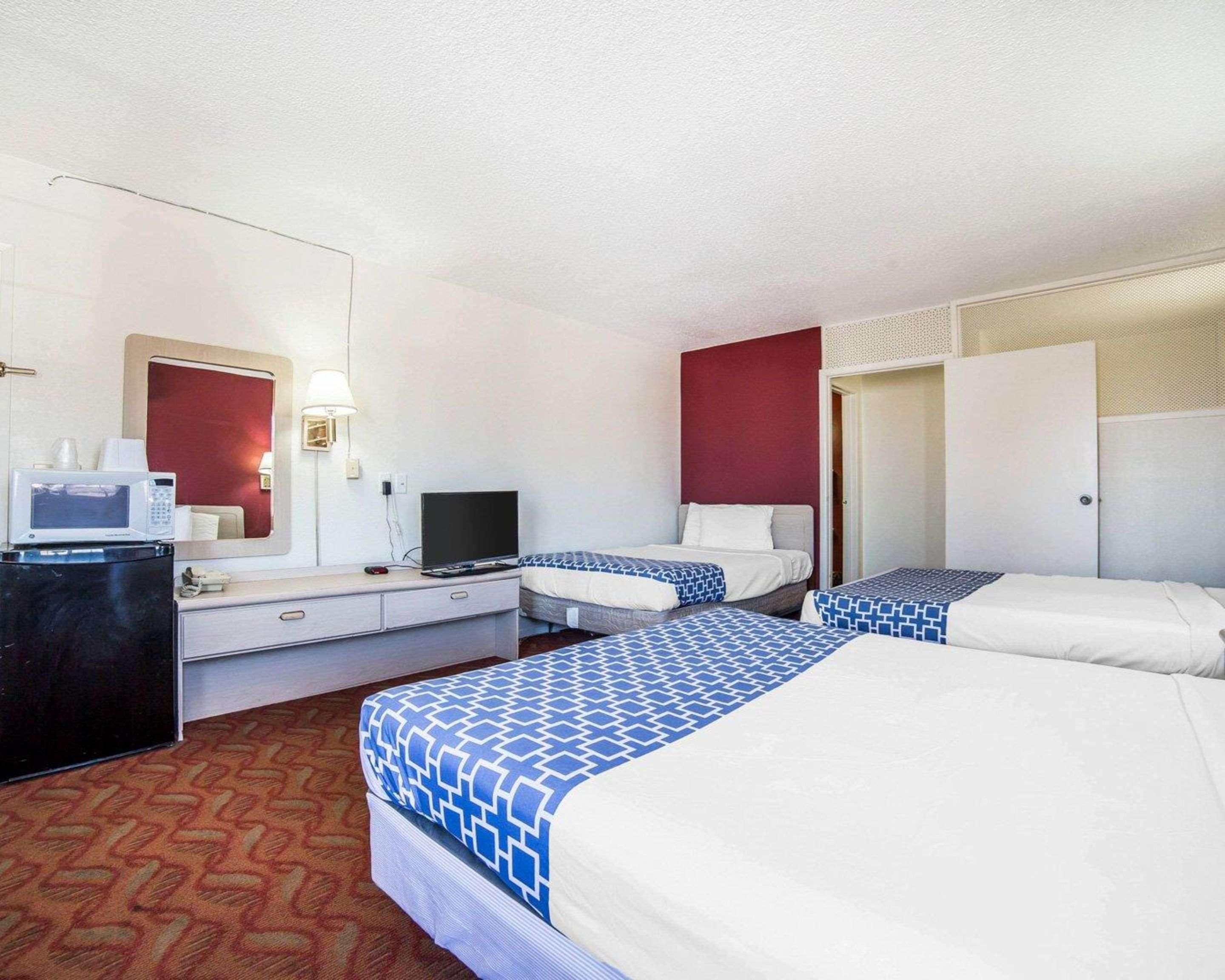 Econo Lodge Fallon Naval Air Station Area Экстерьер фото