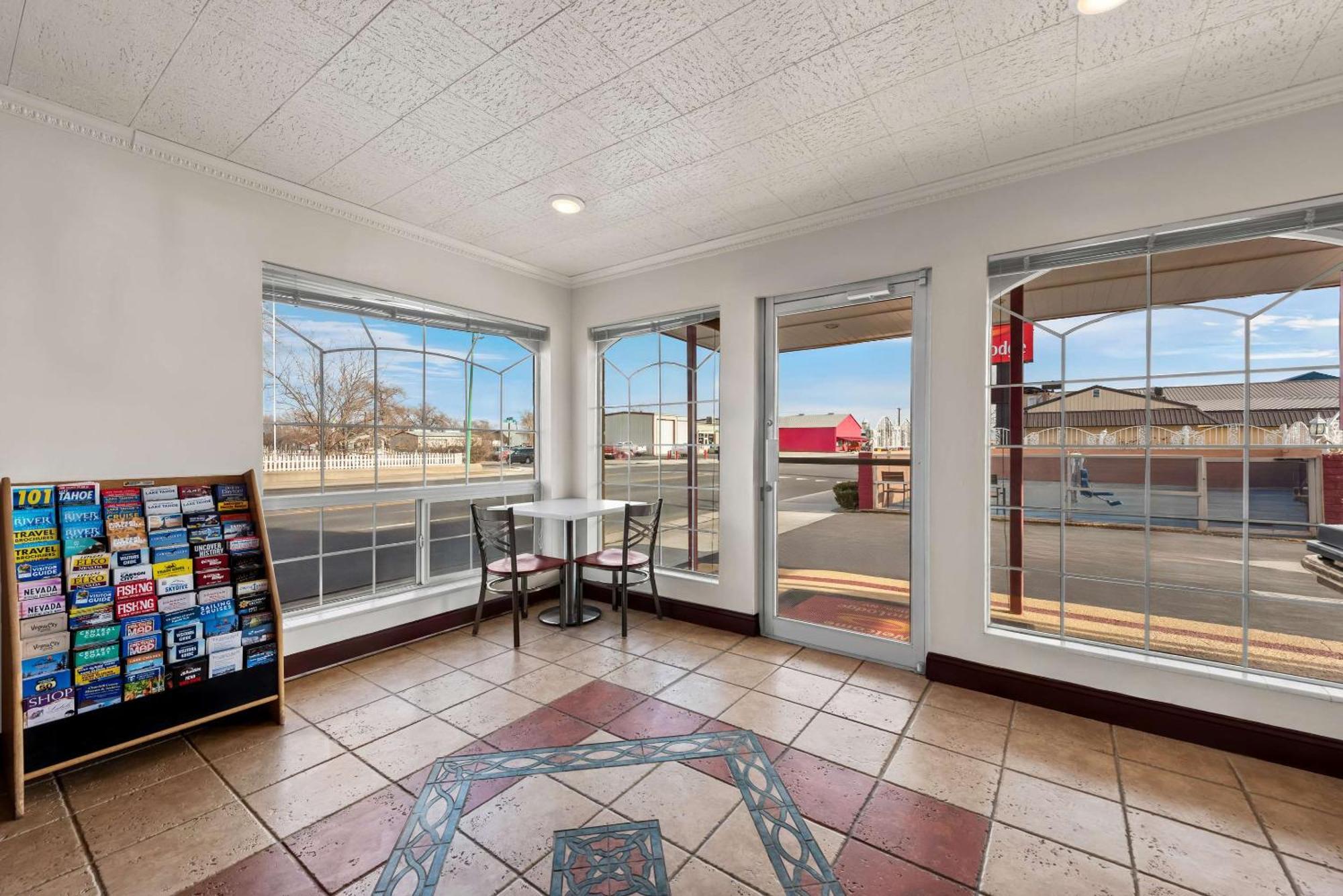 Econo Lodge Fallon Naval Air Station Area Экстерьер фото