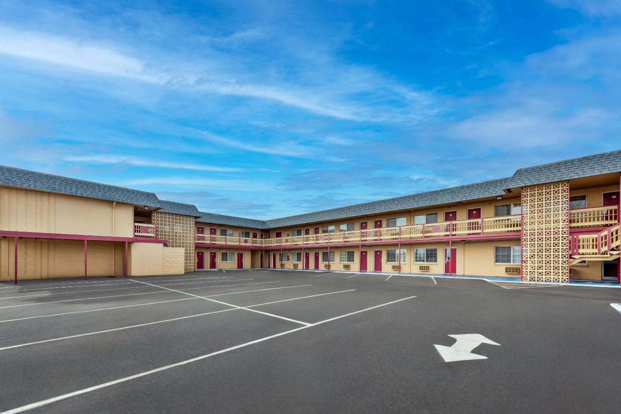 Econo Lodge Fallon Naval Air Station Area Экстерьер фото