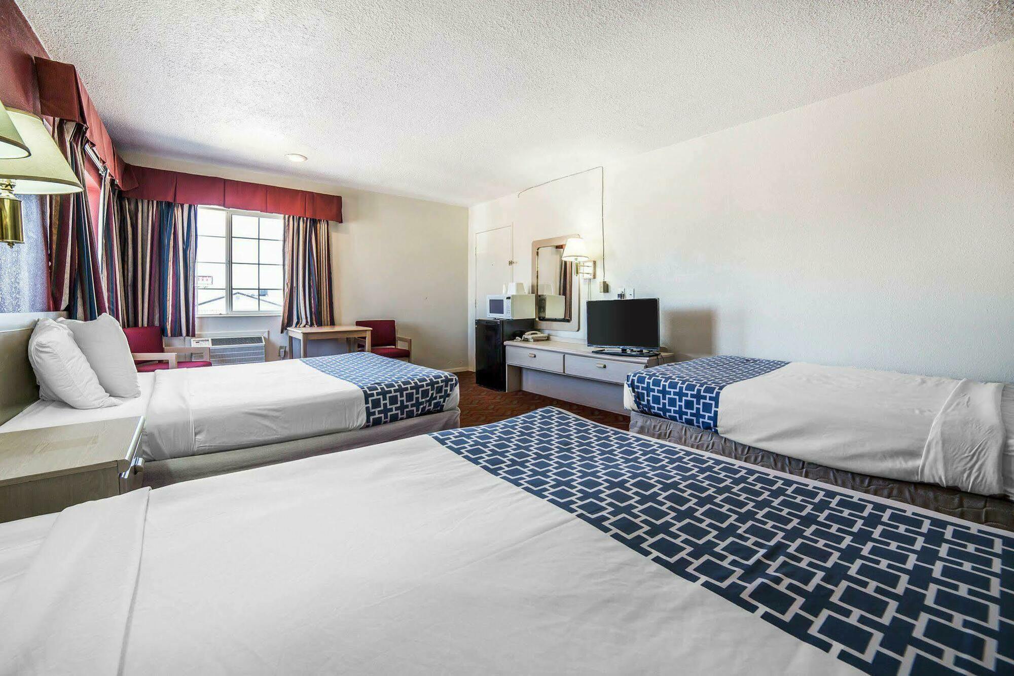 Econo Lodge Fallon Naval Air Station Area Экстерьер фото