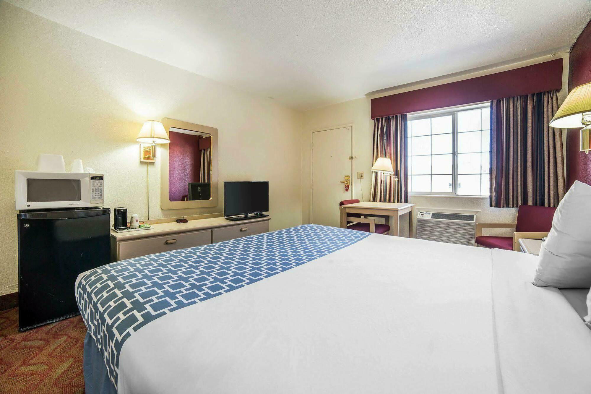 Econo Lodge Fallon Naval Air Station Area Экстерьер фото